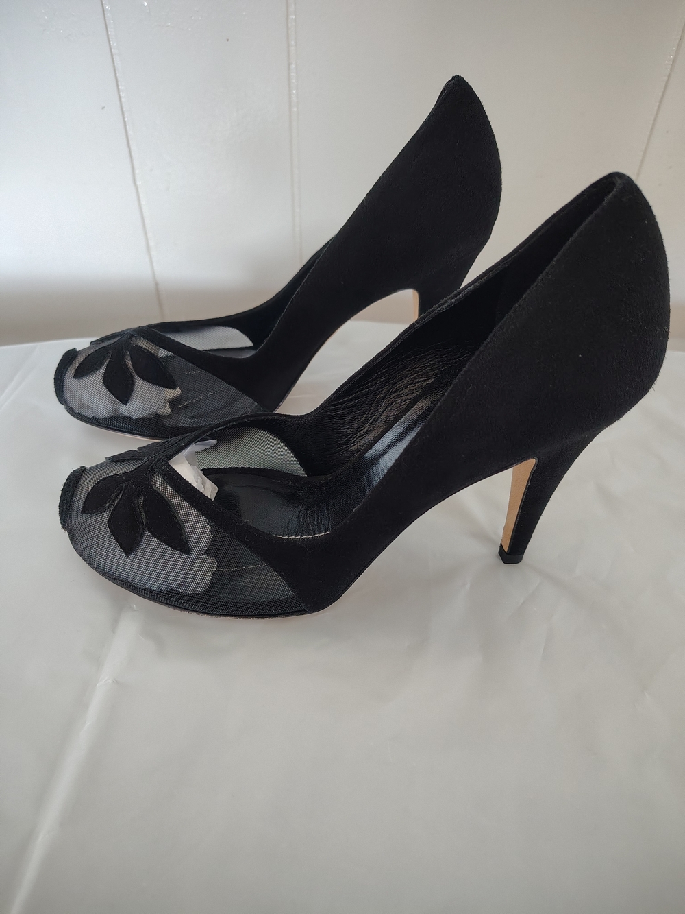 Kate Spade Black Suede Mesh Floral Peep Toe Pumps Heel Made in Italy Sz 5.5B